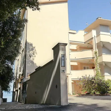 Hotel apartamentowy Lo Scoglietto