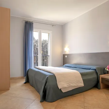 Lo Scoglietto Apartahotel 4*
